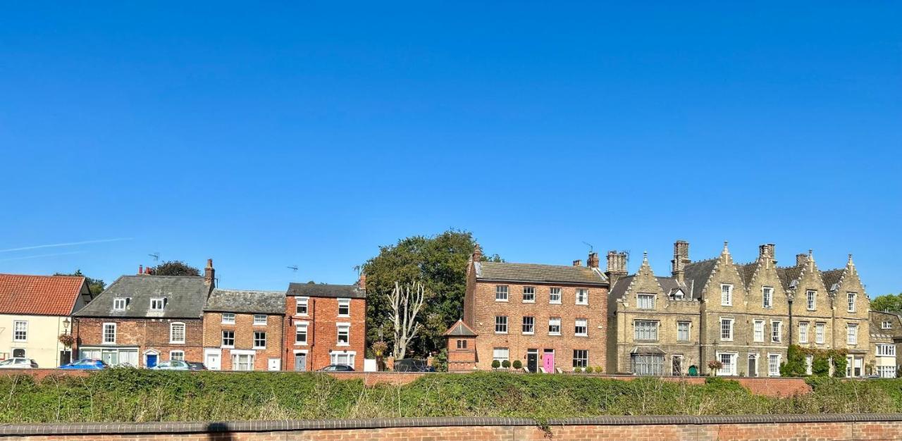 Park View: Spacious Family House Near Town Centre with Pet-Friendly Policy Wisbech Exterior photo